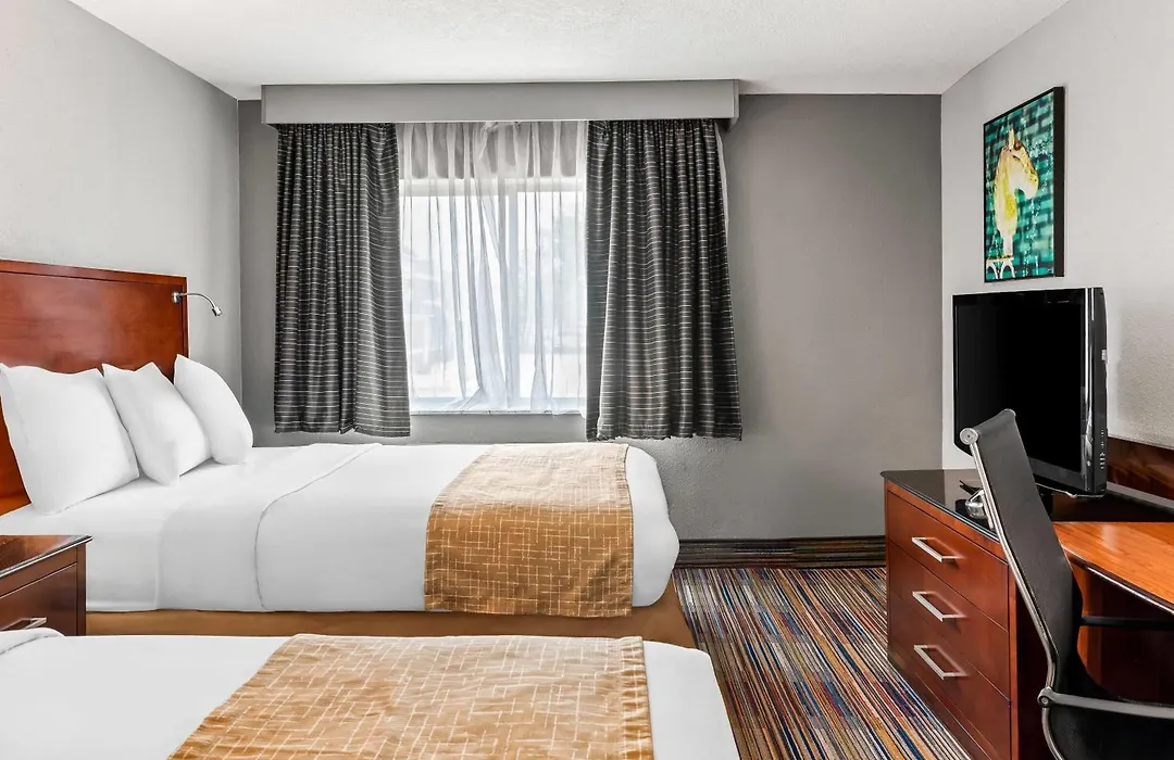 Travelodge By Wyndham Bloomington-1