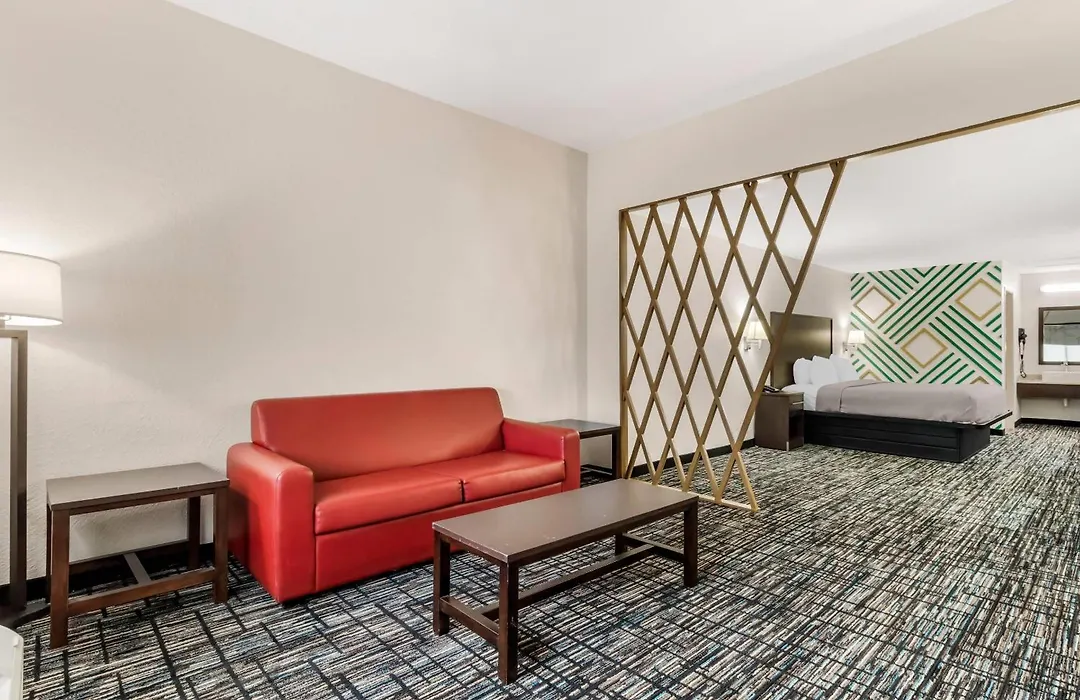 Quality Inn & Suites Near Six Flags And Medical Center-1