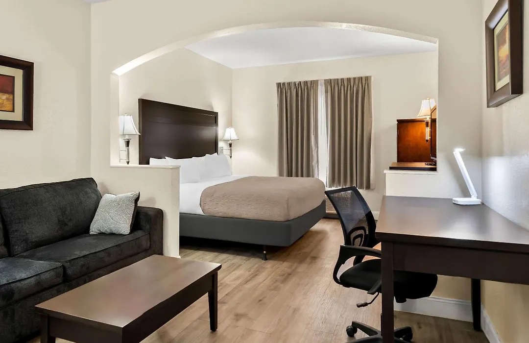 Quality Inn And Suites Lafayette-1