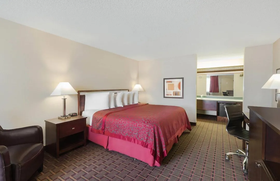Days Inn By Wyndham Auburn-1