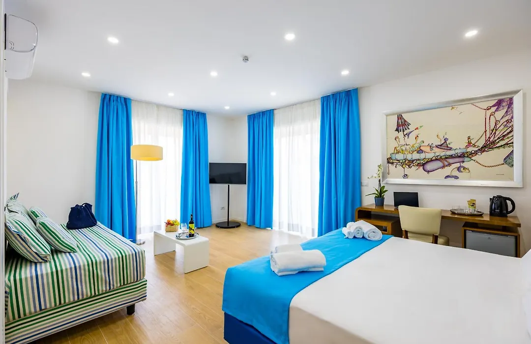 Carlo III Guest House-1