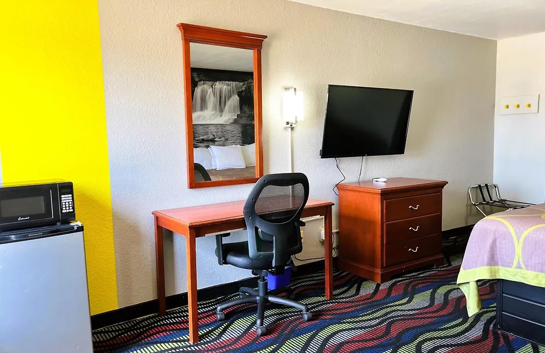 Super 8 By Wyndham Vincennes-1