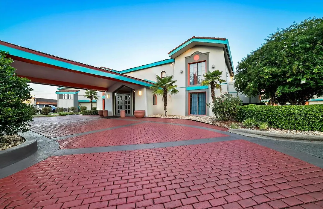 Howard Johnson By Wyndham Columbus Fort Benning-1