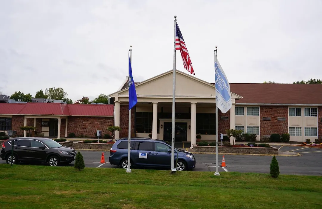 Rodeway Inn & Suites East Windsor-1