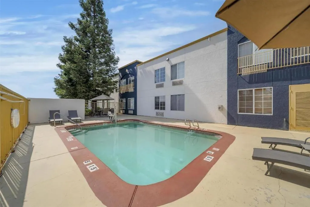 Best Western Plus Twin View Inn & Suites-1