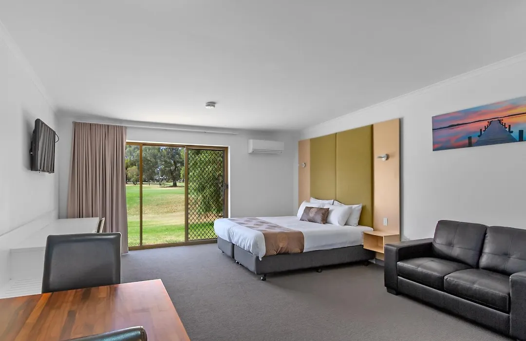 Comfort Inn & Suites Riverland-1