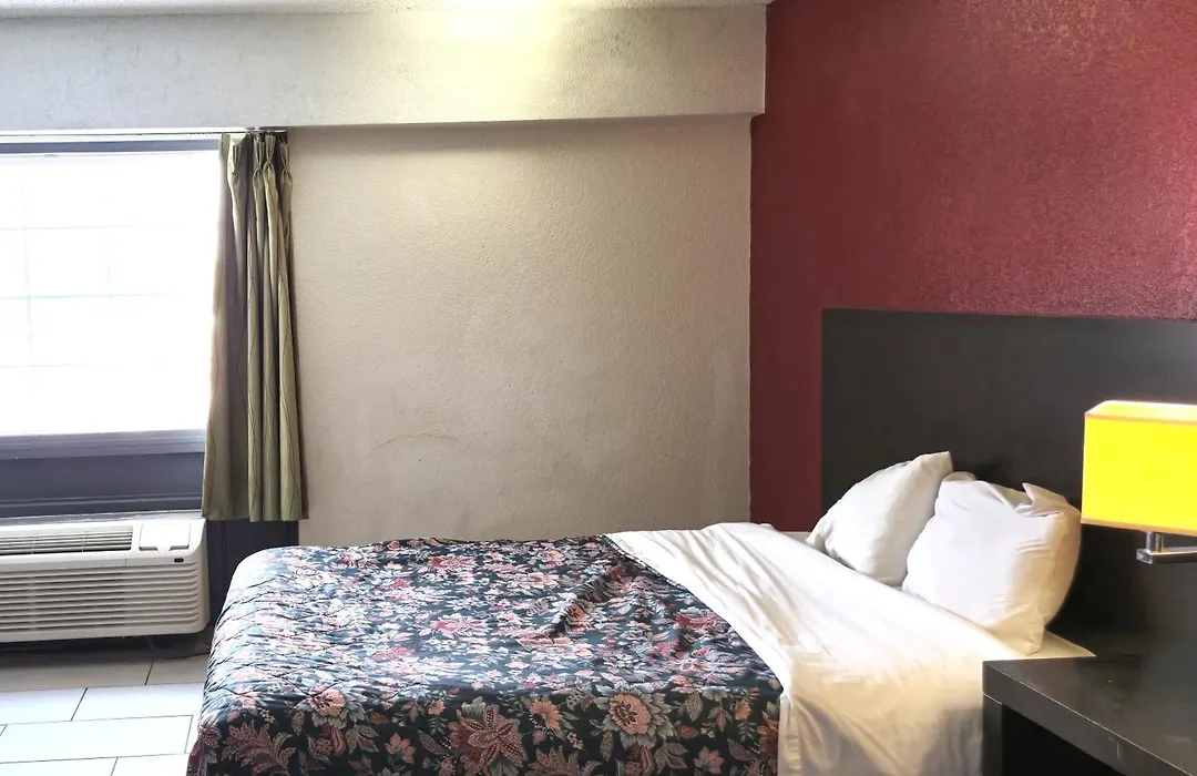 River Valley Inn And Suites-1