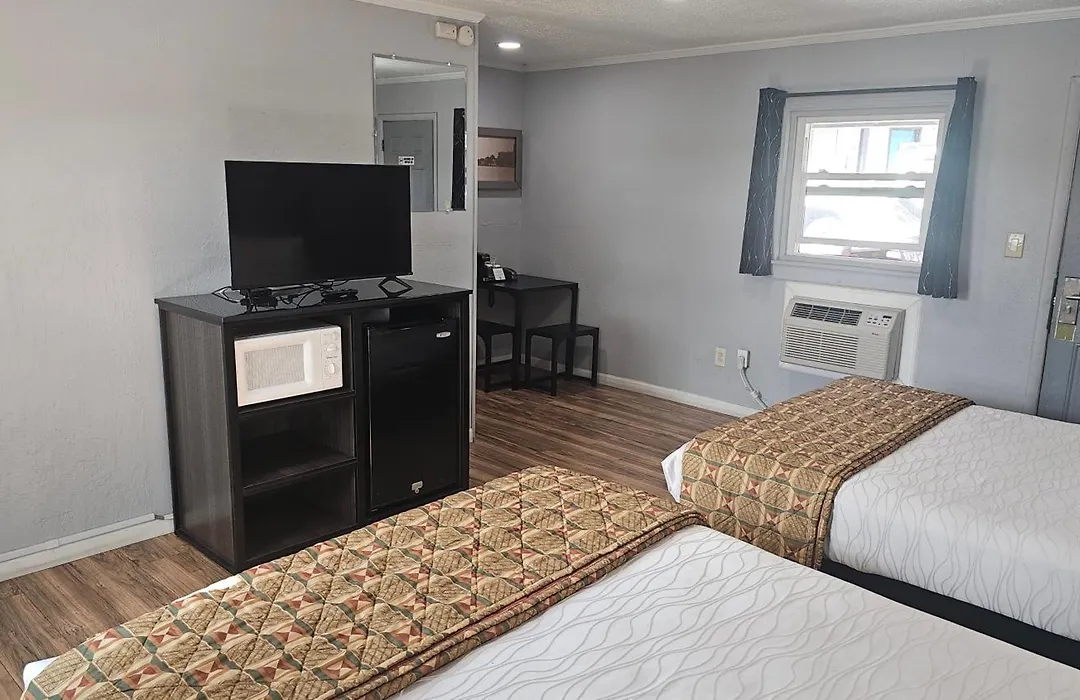 Travelers Inn-1