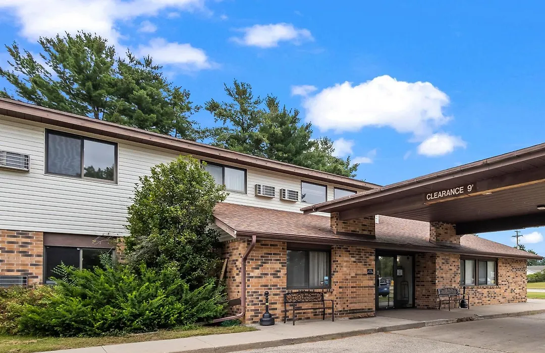 Wautoma Inn By Oyo Near Airport Wi 73-1