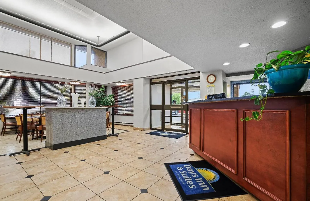 Days Inn By Wyndham Utica-1
