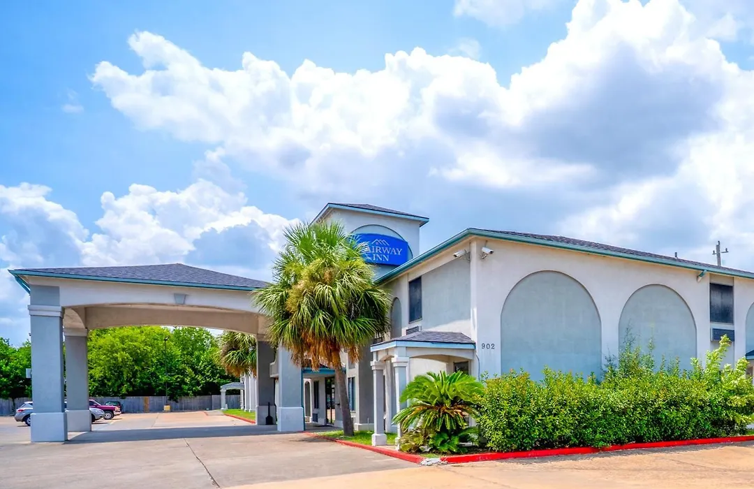 Capital O Fairway Inn - Baytown La Porte Tx-1