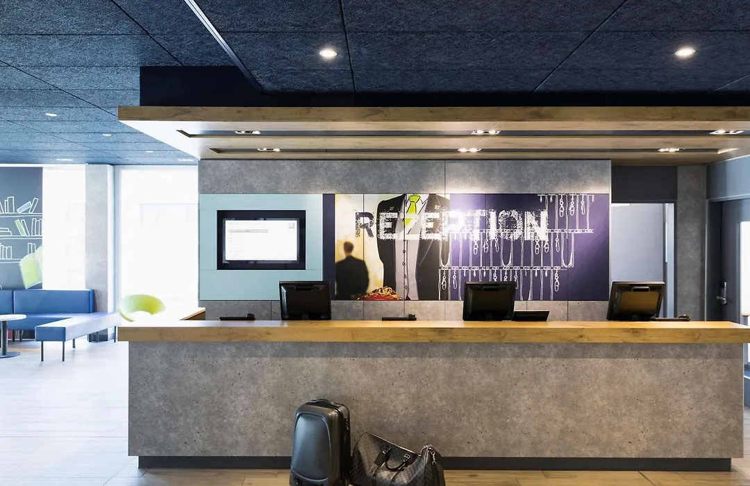 Ibis Budget Zurich Airport-1