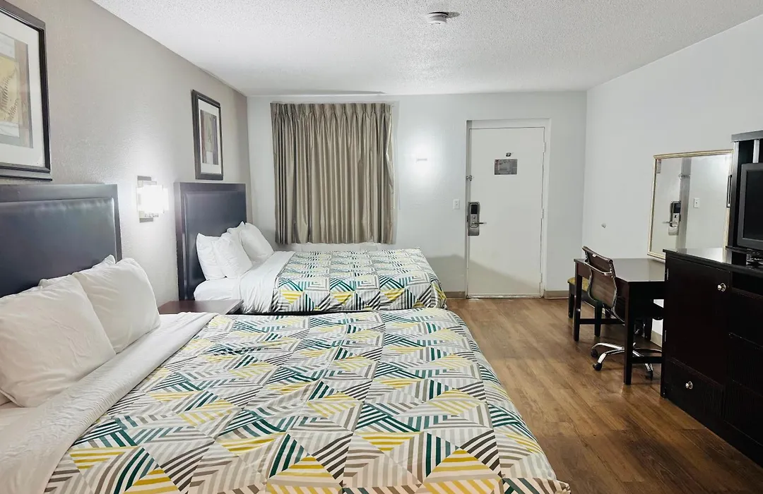 Red Carpet Inn Norwalk-1