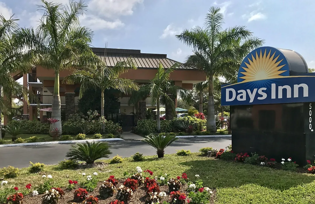 Days Inn By Wyndham Sarasota Bay-1