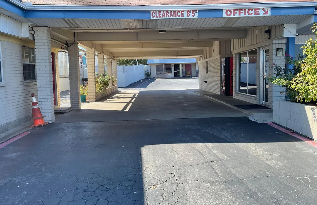 Delux Inn Cleburne-1