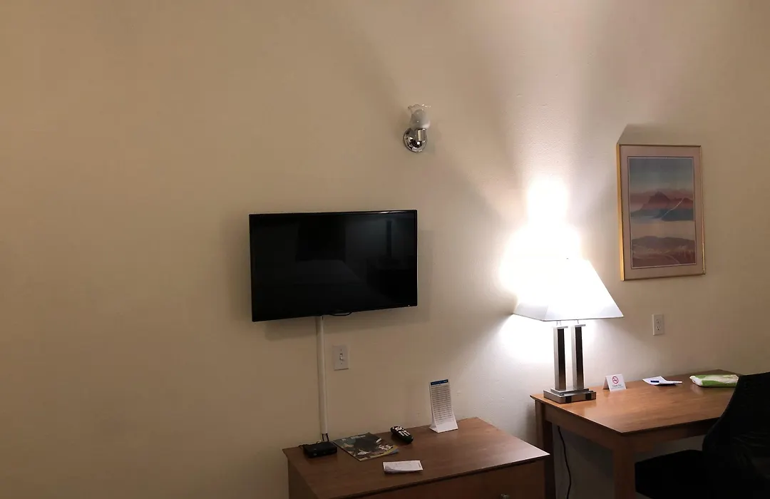 Travelodge By Wyndham Pasadena Central-1