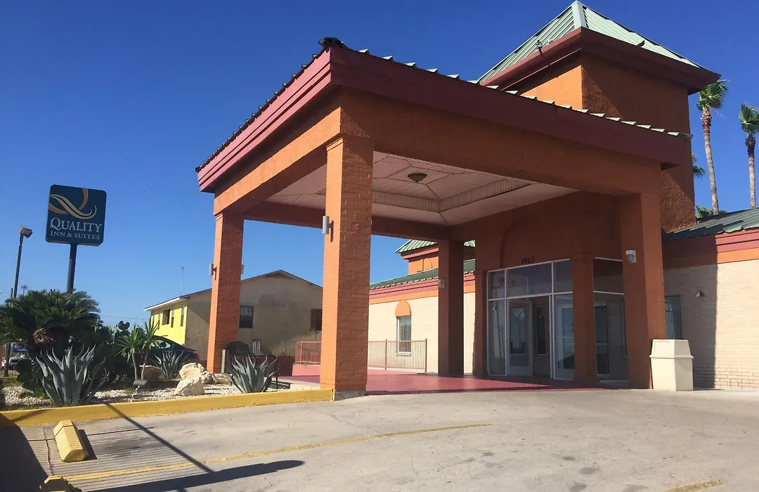 Econo Lodge Inn & Suites Eagle Pass-1