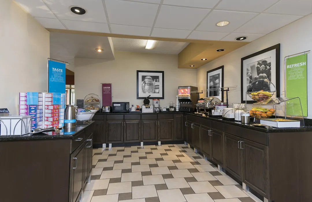 Hampton Inn Milwaukee Northwest-1