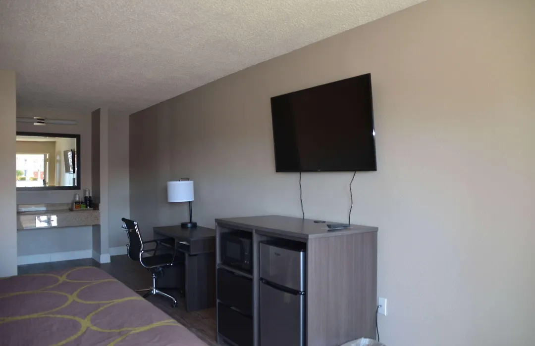 Super 8 By Wyndham Fredericksburg-1