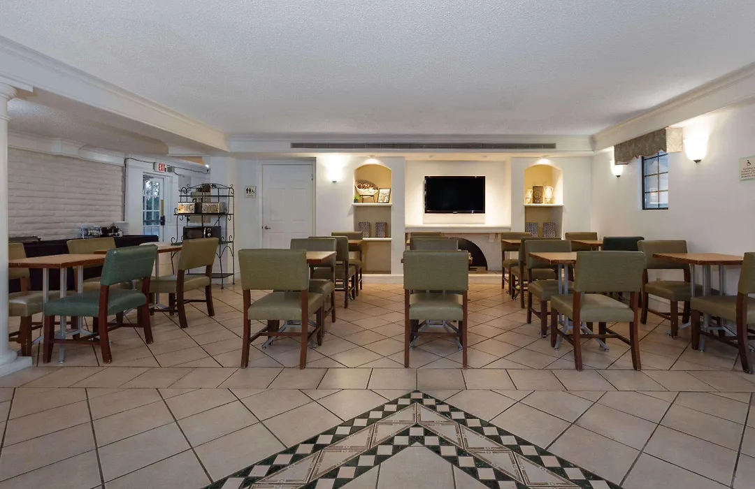 La Quinta Inn By Wyndham Pensacola-1