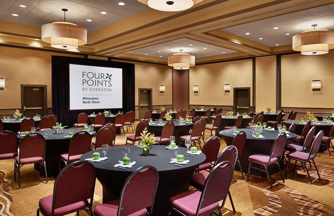 Four Points By Sheraton Milwaukee North Shore-1