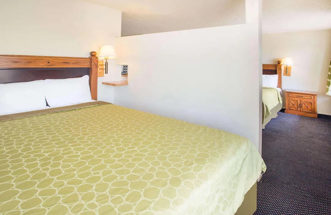 Travelodge By Wyndham Indio-1