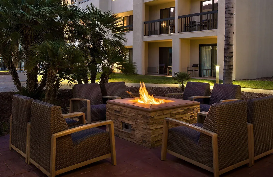 Courtyard By Marriott Palm Springs-1