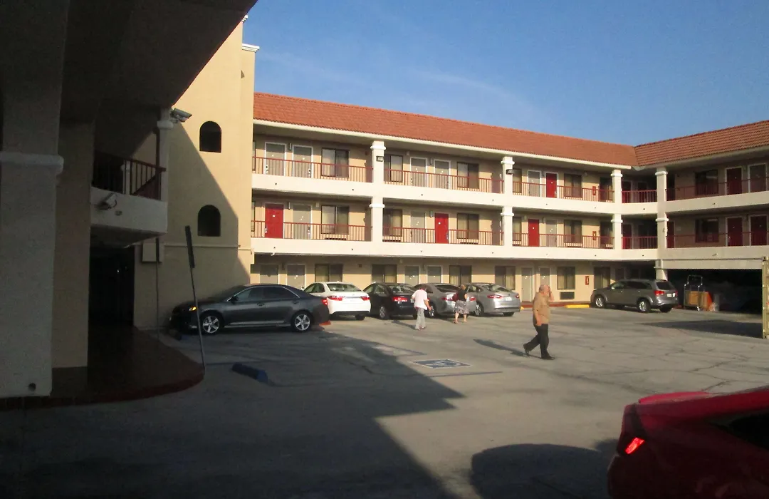 Best Western Pasadena Royale Inn & Suites-1