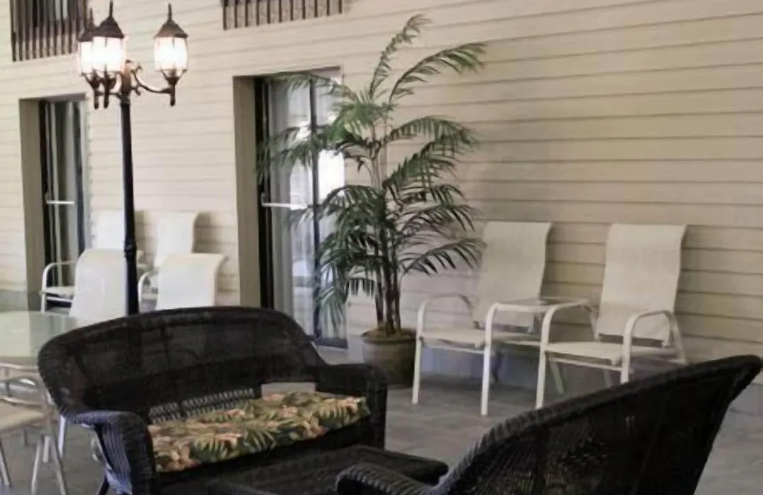 Thompson'S Best Value Inn & Suites-1