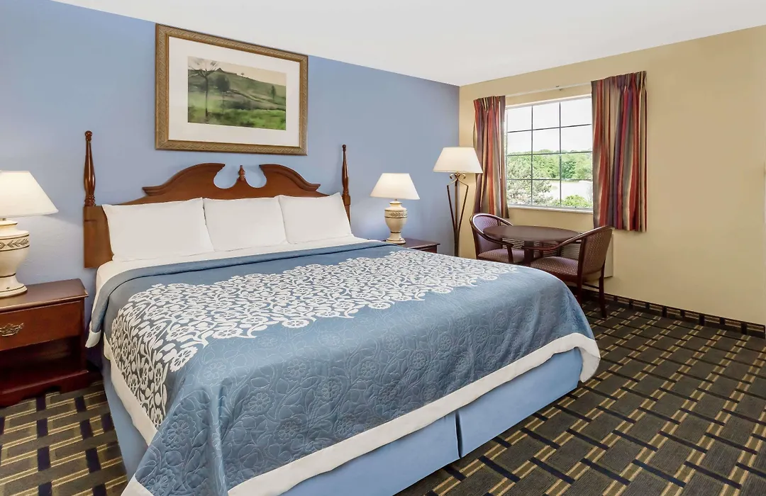 Days Inn By Wyndham Plymouth-1