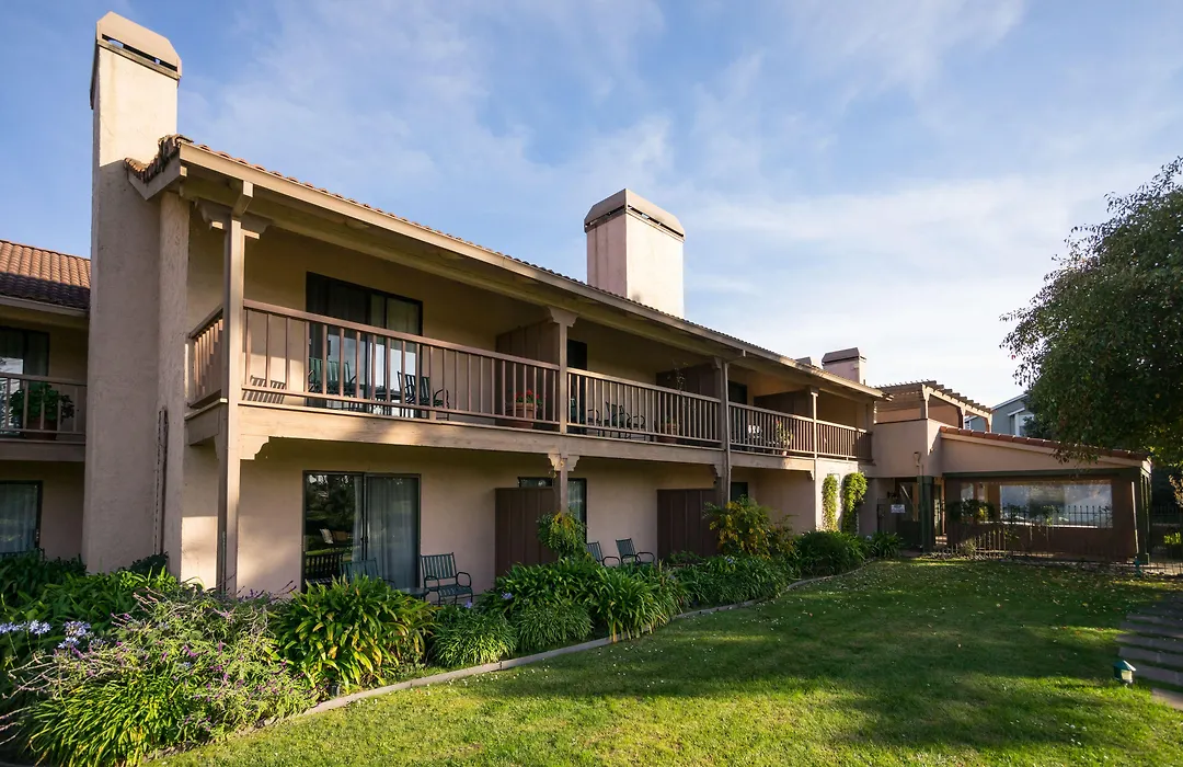 Half Moon Bay Lodge-1