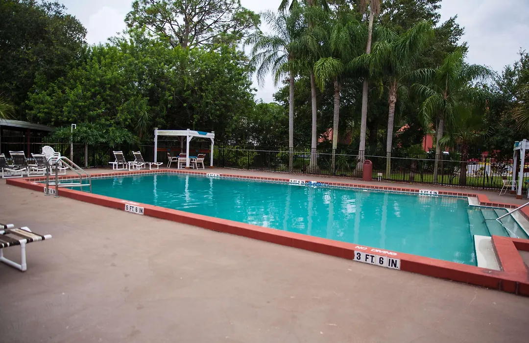 Days Inn By Wyndham Cocoa Cruiseport West At I-95/524-1