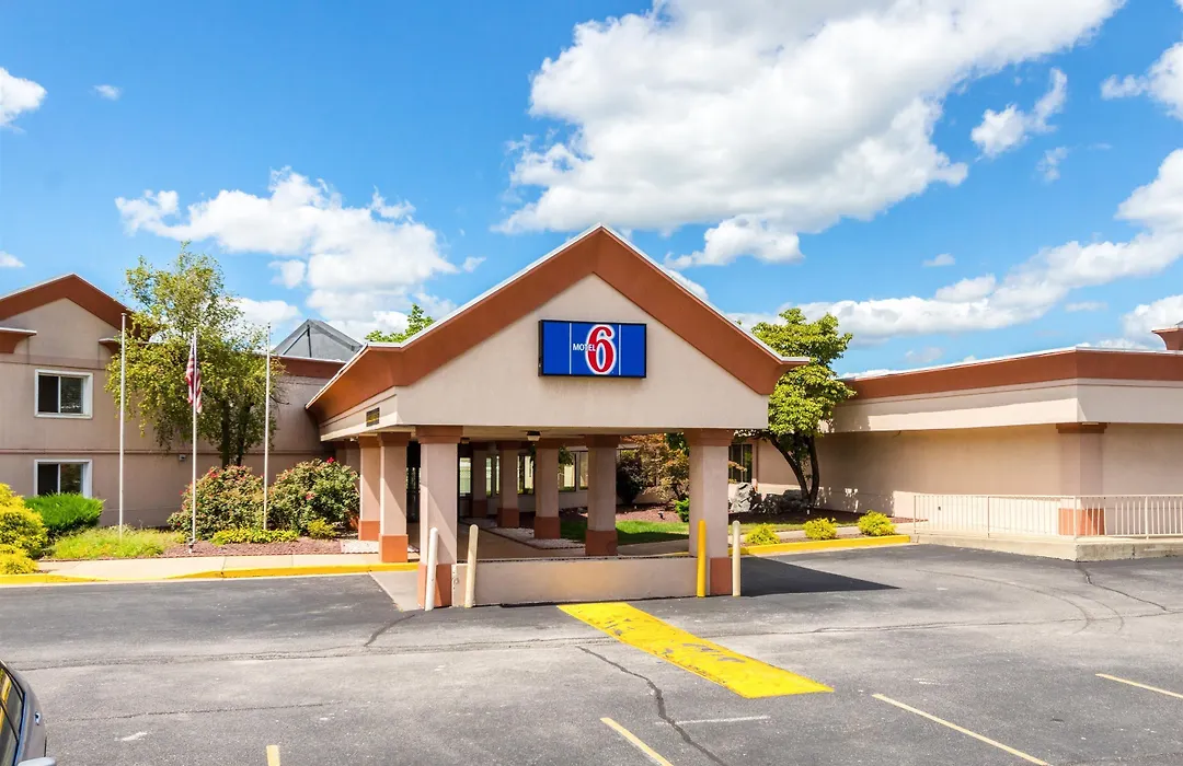 Econo Lodge Inn & Suites Chambersburg Central-1