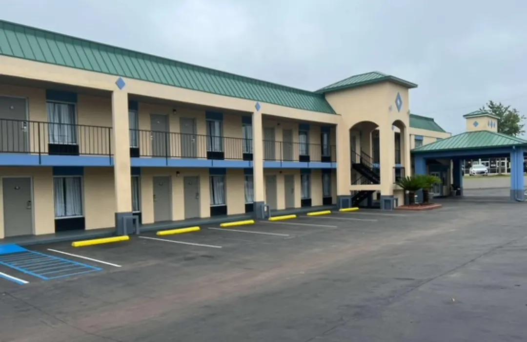Days Inn By Wyndham Greenville-1