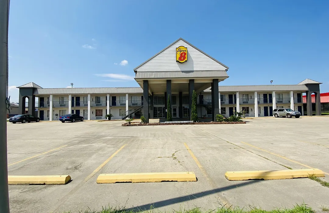 Super 8 By Wyndham New Iberia-1