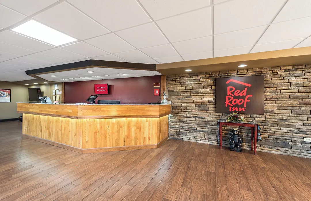Red Roof Inn & Suites Pigeon Forge Parkway-1