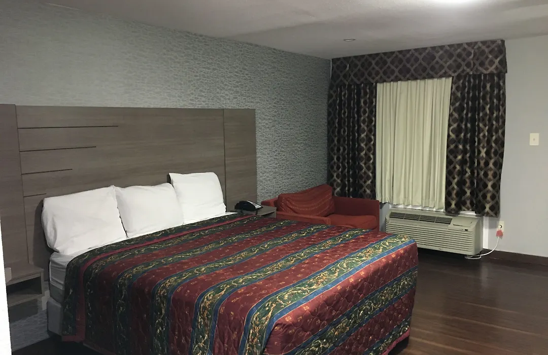 Travel Inn & Suites-1