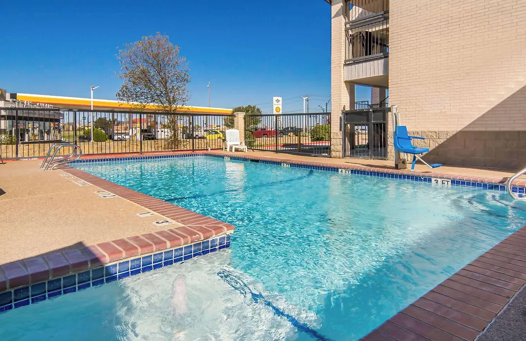 Quality Inn & Suites Weatherford-1