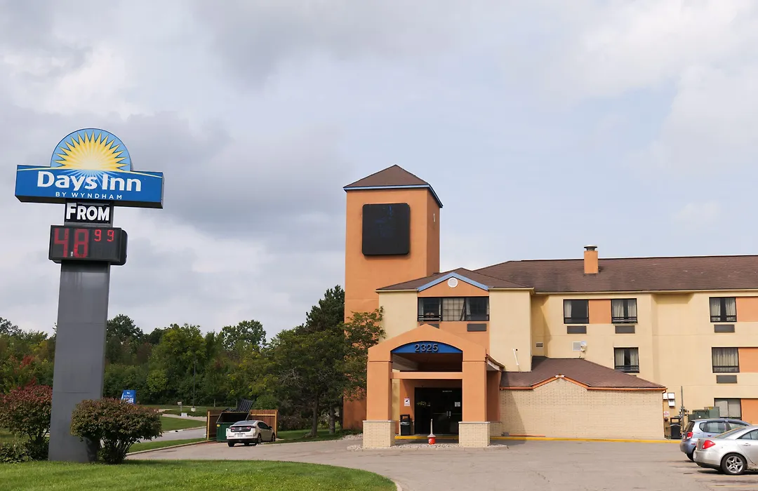 Days Inn By Wyndham Flint/Bishop International Airport-1