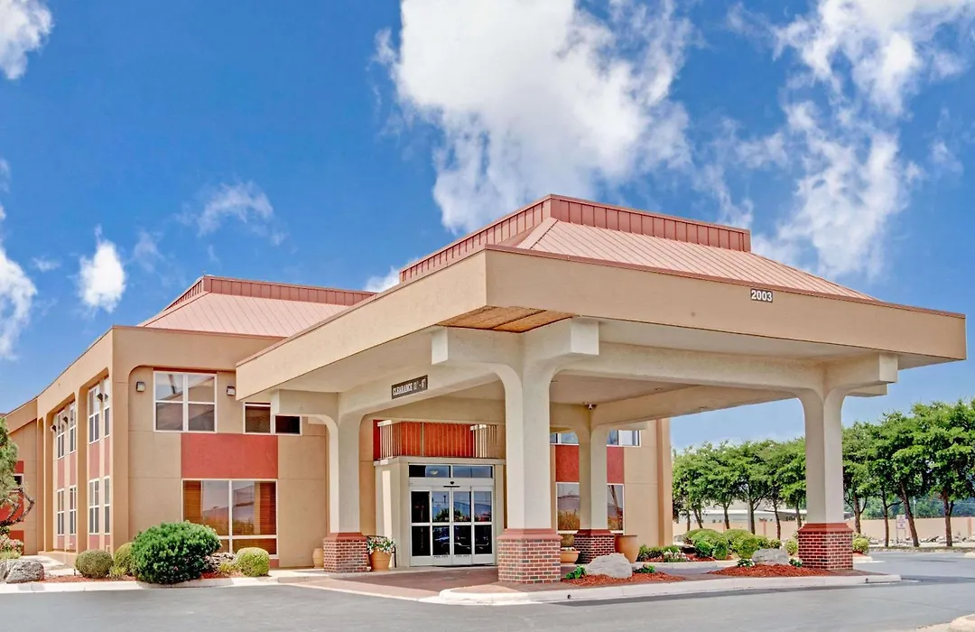 Ramada By Wyndham West Memphis-1