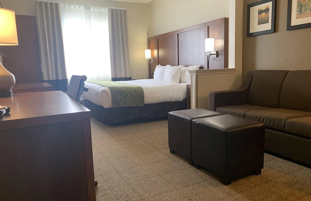 Comfort Suites Peoria I-74-1