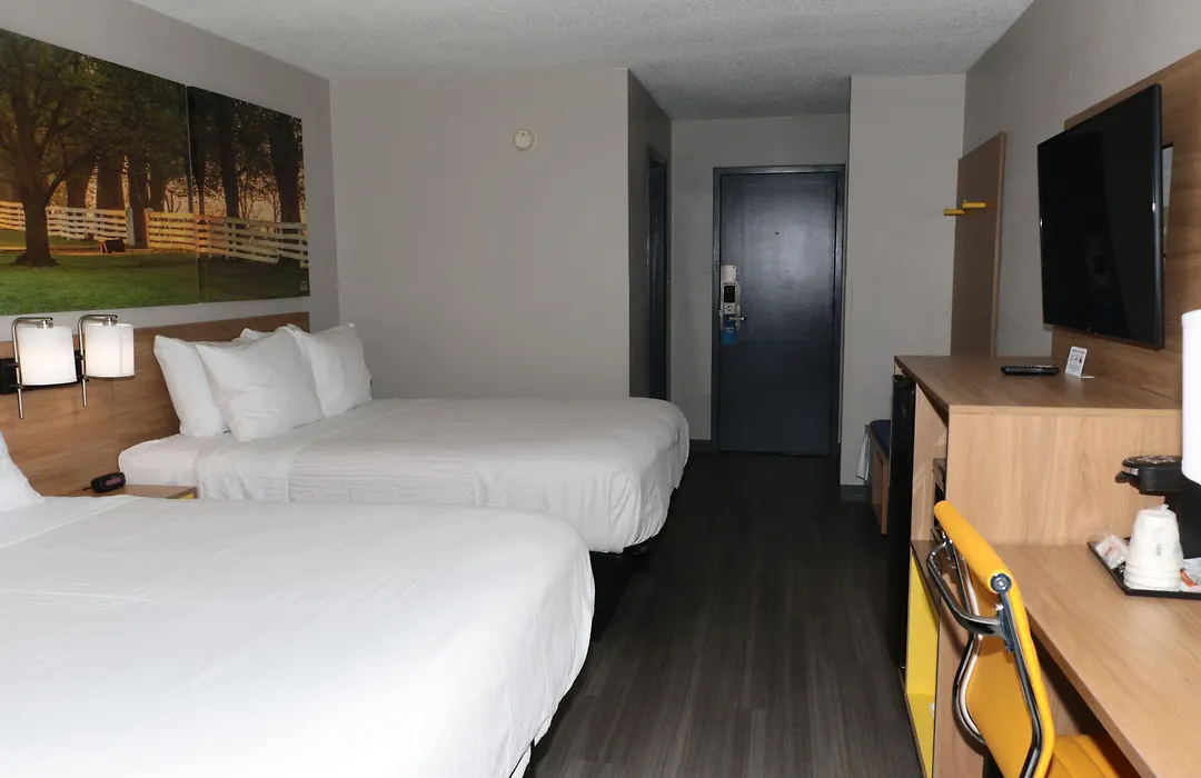 Days Inn By Wyndham Farmville-1