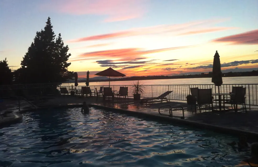 Clover Island Inn-1
