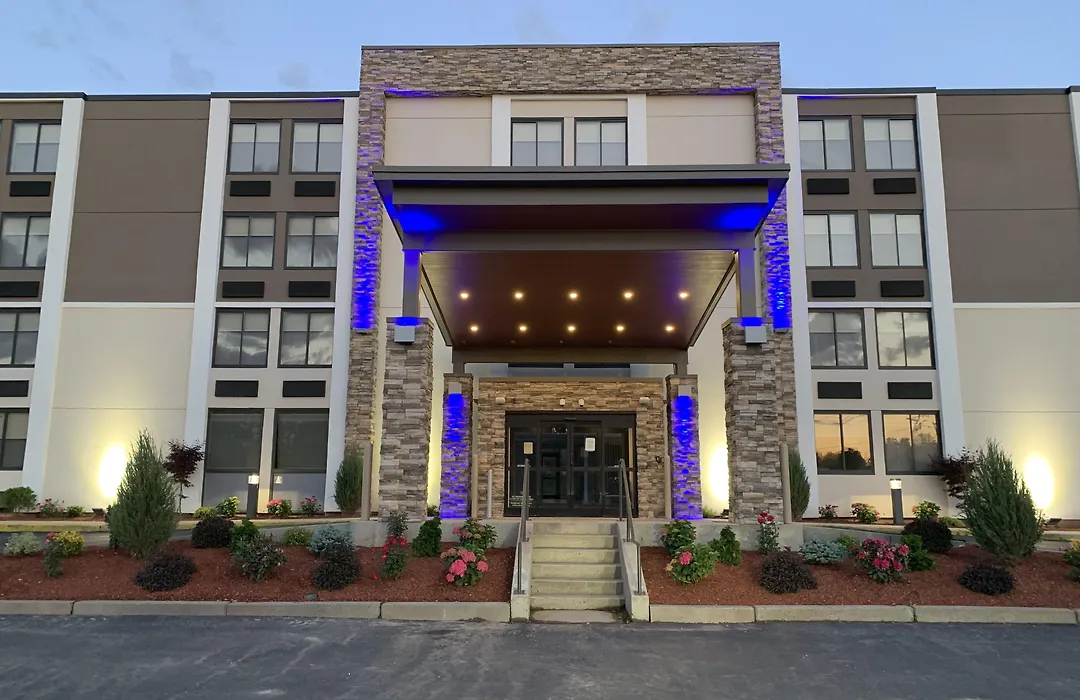 Holiday Inn Express - Fall River North-1