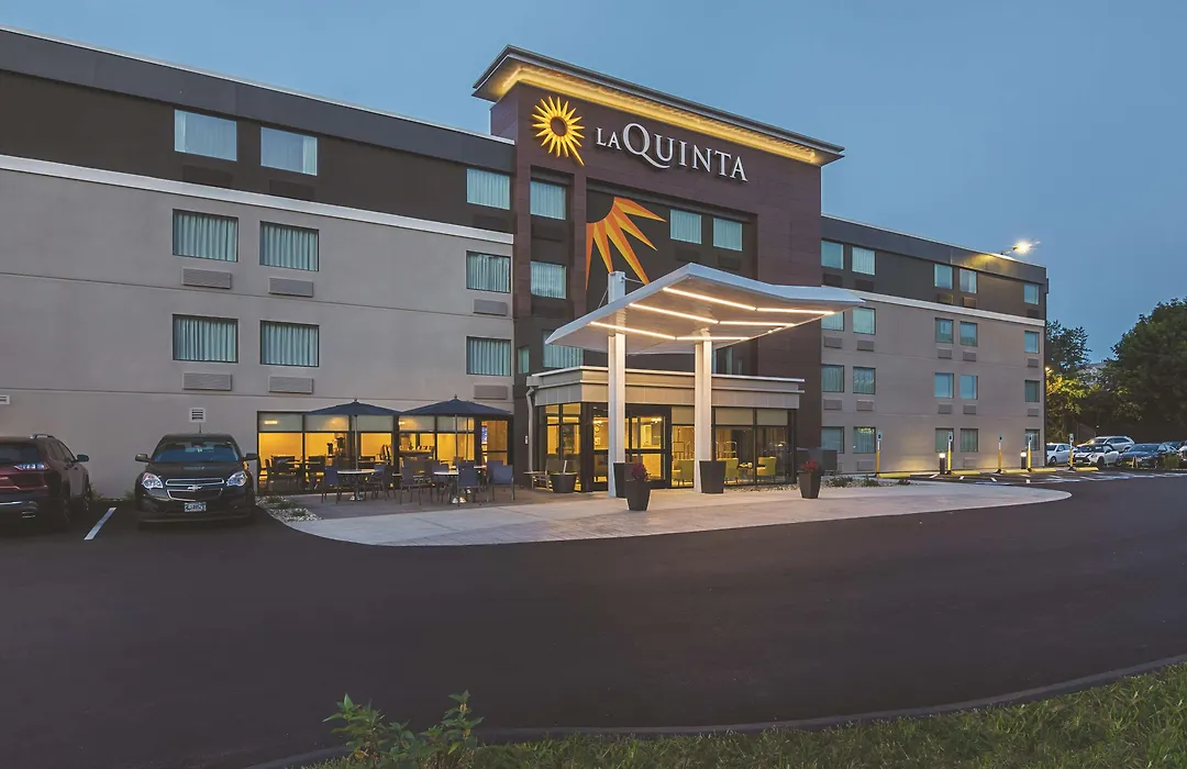 La Quinta Inn & Suites By Wyndham Portland Dt Maine Med-1