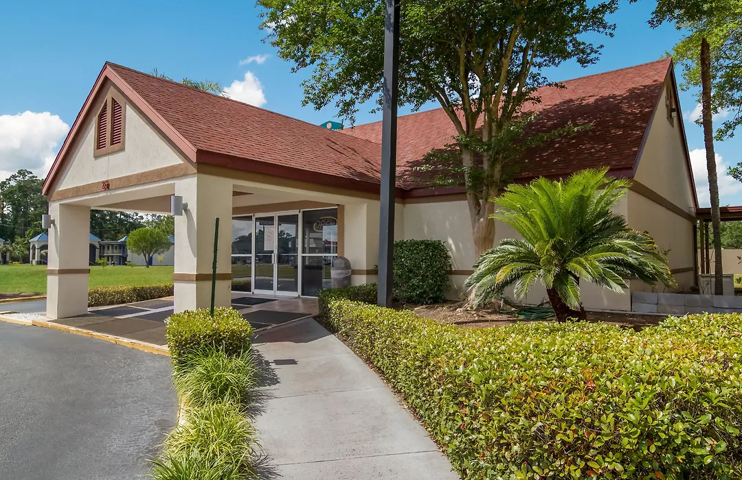 Red Roof Inn & Suites Brunswick I-95-1