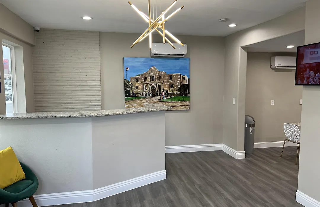 Days Inn By Wyndham San Antonio Alamo/Riverwalk-1