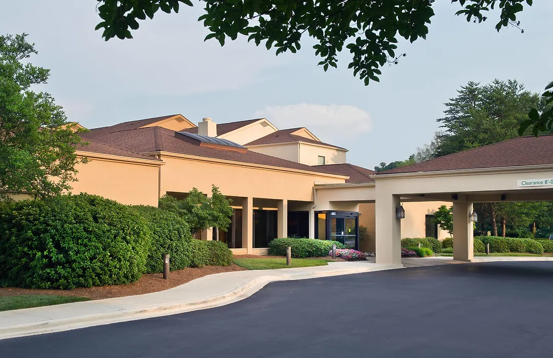 Courtyard Charlotte Southpark-1