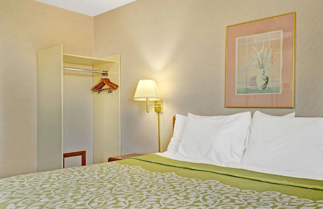 Days Inn By Wyndham Monticello-1