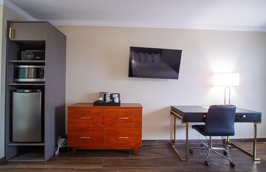 Equus Inn I75-1